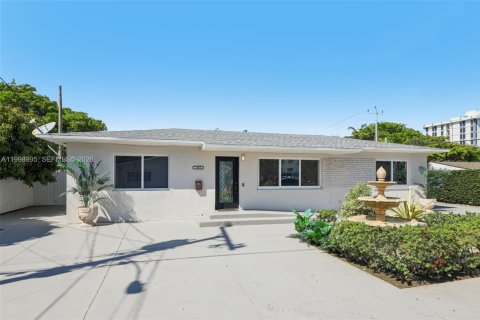 Villa ou maison à vendre à North Miami, Floride: 3 chambres, 108.6 m2 № 2060734 - photo 3