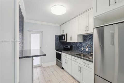 Villa ou maison à vendre à North Miami, Floride: 3 chambres, 108.6 m2 № 2060734 - photo 17