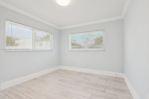 Villa ou maison à vendre à North Miami, Floride: 3 chambres, 108.6 m2 № 2060734 - photo 30