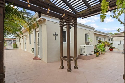 Casa en venta en Virginia Gardens, Florida, 4 dormitorios, 169.08 m2 № 2065410 - foto 20