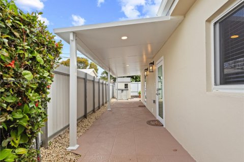 Casa en venta en Virginia Gardens, Florida, 4 dormitorios, 169.08 m2 № 2065410 - foto 22