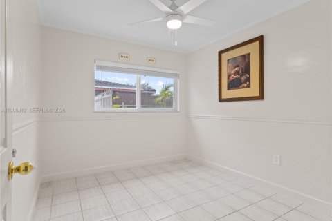 Casa en venta en Virginia Gardens, Florida, 4 dormitorios, 169.08 m2 № 2065410 - foto 9