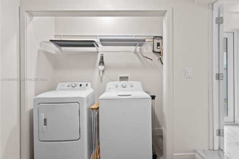 Casa en venta en Virginia Gardens, Florida, 4 dormitorios, 169.08 m2 № 2065410 - foto 19