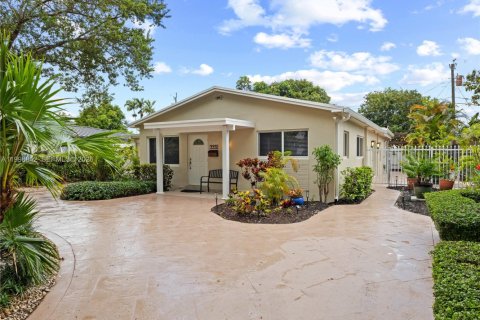 Casa en venta en Virginia Gardens, Florida, 4 dormitorios, 169.08 m2 № 2065410 - foto 2