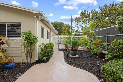 Casa en venta en Virginia Gardens, Florida, 4 dormitorios, 169.08 m2 № 2065410 - foto 24