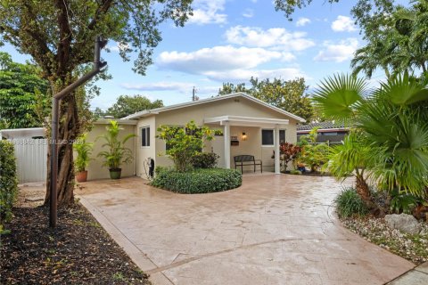 Casa en venta en Virginia Gardens, Florida, 4 dormitorios, 169.08 m2 № 2065410 - foto 3