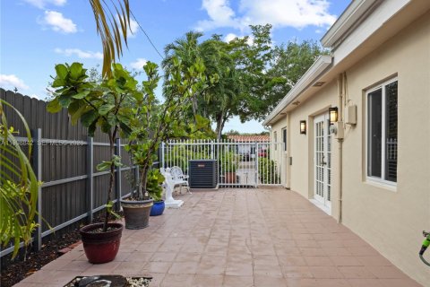 Casa en venta en Virginia Gardens, Florida, 4 dormitorios, 169.08 m2 № 2065410 - foto 23