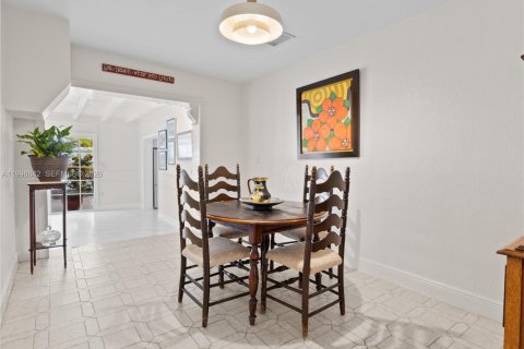 Casa en venta en Virginia Gardens, Florida, 4 dormitorios, 169.08 m2 № 2065410 - foto 6