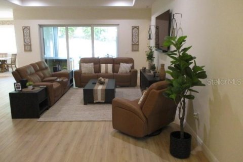 House in Lady Lake, Florida 3 bedrooms, 223.06 sq.m. № 1835007 - photo 5