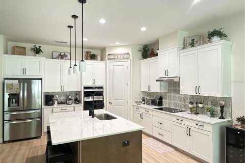 House in Lady Lake, Florida 3 bedrooms, 223.06 sq.m. № 1835007 - photo 9