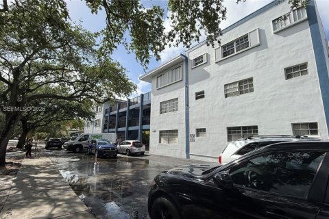 Condo in Hollywood, Florida, 1 bedroom  № 2060649 - photo 21