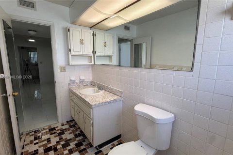 Condo in Hollywood, Florida, 1 bedroom  № 2060649 - photo 9