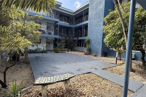 Condo in Hollywood, Florida, 1 bedroom  № 2060649 - photo 20