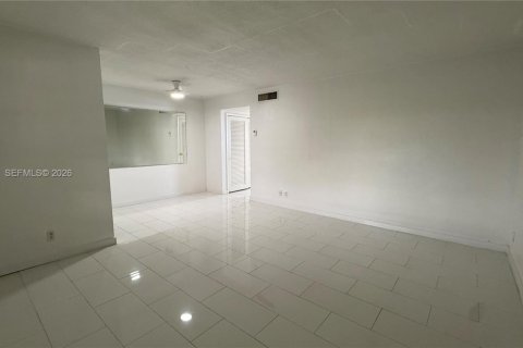 Condo in Hollywood, Florida, 1 bedroom  № 2060649 - photo 6