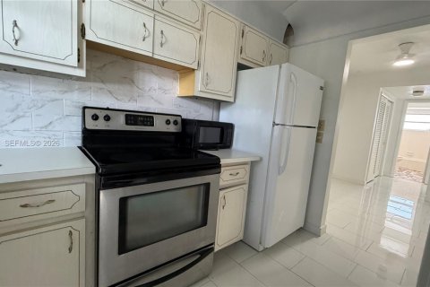 Condo in Hollywood, Florida, 1 bedroom  № 2060649 - photo 16