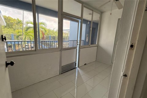 Condo in Hollywood, Florida, 1 bedroom  № 2060649 - photo 15