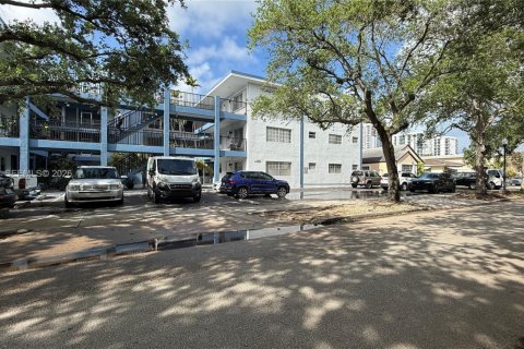 Condo in Hollywood, Florida, 1 bedroom  № 2060649 - photo 23