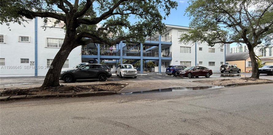 Condo in Hollywood, Florida, 1 bedroom  № 2060649