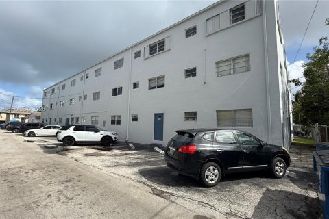 Condo in Hollywood, Florida, 1 bedroom  № 2060649 - photo 19