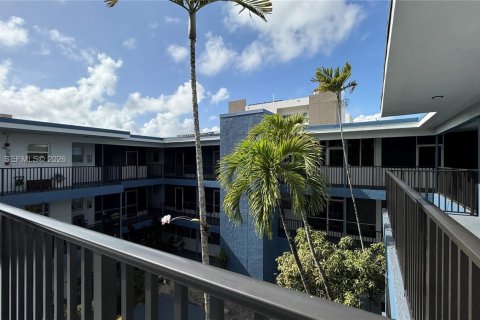 Condo in Hollywood, Florida, 1 bedroom  № 2060649 - photo 30