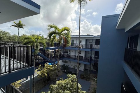 Condo in Hollywood, Florida, 1 bedroom  № 2060649 - photo 28