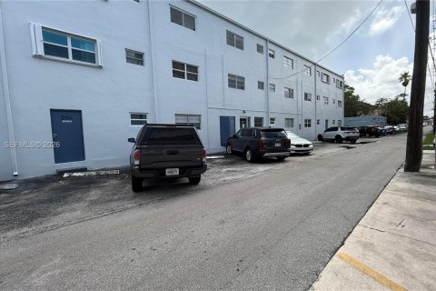 Condo in Hollywood, Florida, 1 bedroom  № 2060649 - photo 18