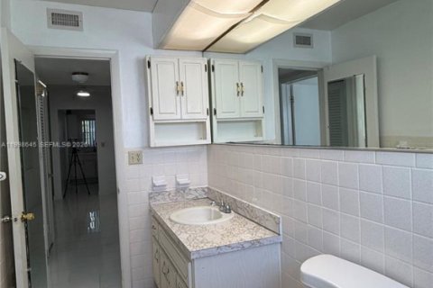 Condo in Hollywood, Florida, 1 bedroom  № 2060649 - photo 10