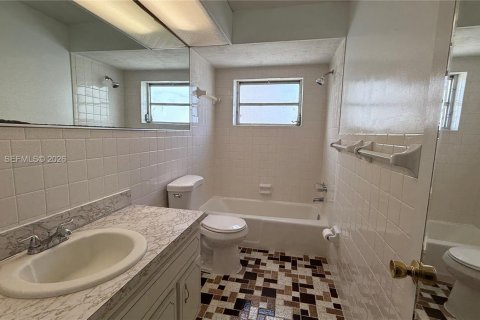 Condo in Hollywood, Florida, 1 bedroom  № 2060649 - photo 8