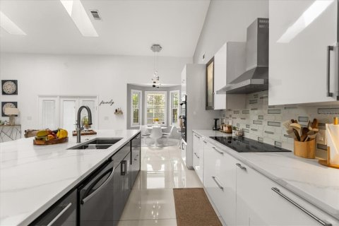 Casa en alquiler en Orlando, Florida, 5 dormitorios, 277.03 m2 № 2105311 - foto 6