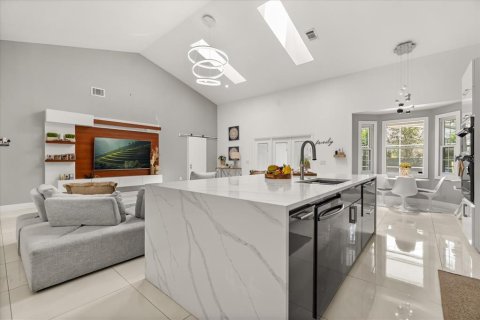 Casa en alquiler en Orlando, Florida, 5 dormitorios, 277.03 m2 № 2105311 - foto 7