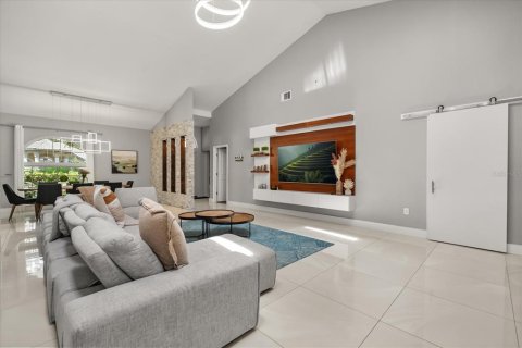 Casa en alquiler en Orlando, Florida, 5 dormitorios, 277.03 m2 № 2105311 - foto 4
