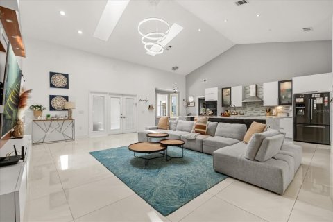 Casa en alquiler en Orlando, Florida, 5 dormitorios, 277.03 m2 № 2105311 - foto 3