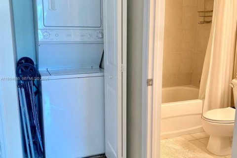 Copropriété à vendre à Hollywood, Floride: 2 chambres, 112.41 m2 № 2045882 - photo 29