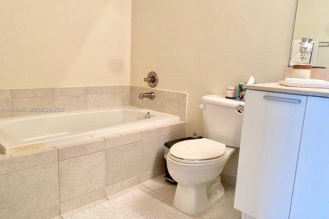 Copropriété à vendre à Hollywood, Floride: 2 chambres, 112.41 m2 № 2045882 - photo 20