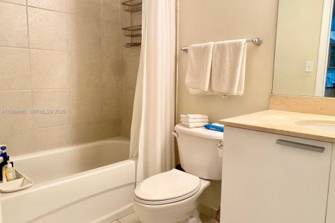 Copropriété à vendre à Hollywood, Floride: 2 chambres, 112.41 m2 № 2045882 - photo 30