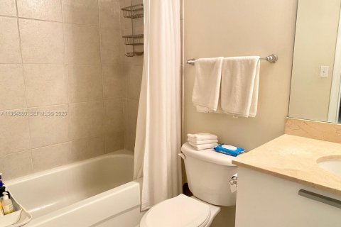 Copropriété à vendre à Hollywood, Floride: 2 chambres, 112.41 m2 № 2045882 - photo 25