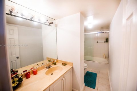 Снять в аренду квартиру в Халландейл-Бич, Флорида 2 спальни, 135.17м2, № 2015549 - фото 4