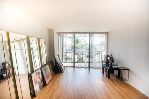 Снять в аренду квартиру в Халландейл-Бич, Флорида 2 спальни, 135.17м2, № 2015549 - фото 5