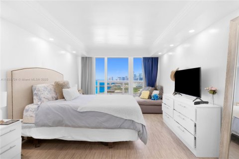Condo in Miami, Florida, 1 bedroom  № 1818588 - photo 13
