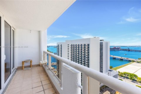Condo in Miami, Florida, 1 bedroom  № 1818588 - photo 9
