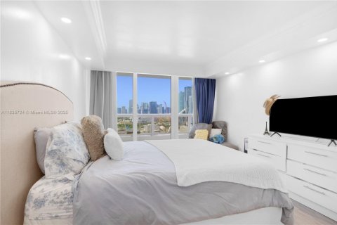 Condo in Miami, Florida, 1 bedroom  № 1818588 - photo 14