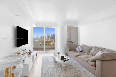 Condo in Miami, Florida, 1 bedroom  № 1818588 - photo 6