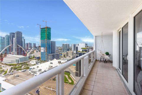 Condo in Miami, Florida, 1 bedroom  № 1818588 - photo 12