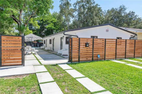 Immobilier commercial à vendre à Miami, Floride: 148.64 m2 № 2016626 - photo 3