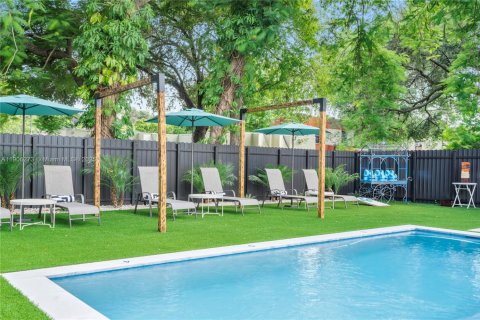 Immobilier commercial à vendre à Miami, Floride: 148.64 m2 № 2016626 - photo 2