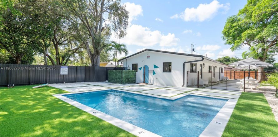 Immobilier commercial à Miami, Floride 148.64 m2 № 2016626