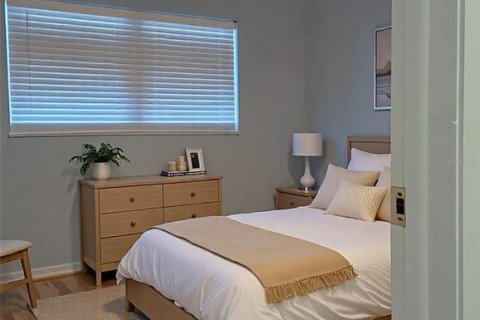 Condo in Saint Petersburg, Florida, 2 bedrooms  № 1538156 - photo 17