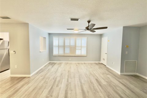 Condo in Saint Petersburg, Florida, 2 bedrooms  № 1538156 - photo 4
