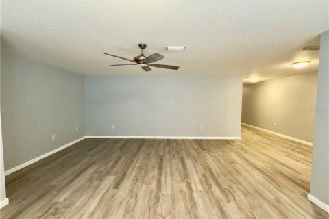 Condo in Saint Petersburg, Florida, 2 bedrooms  № 1538156 - photo 5