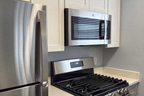 Condo in Saint Petersburg, Florida, 2 bedrooms  № 1538156 - photo 12